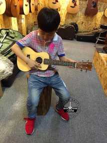 专业做吉他零售教学尤克里里就在吴家山附近的八戒乐器